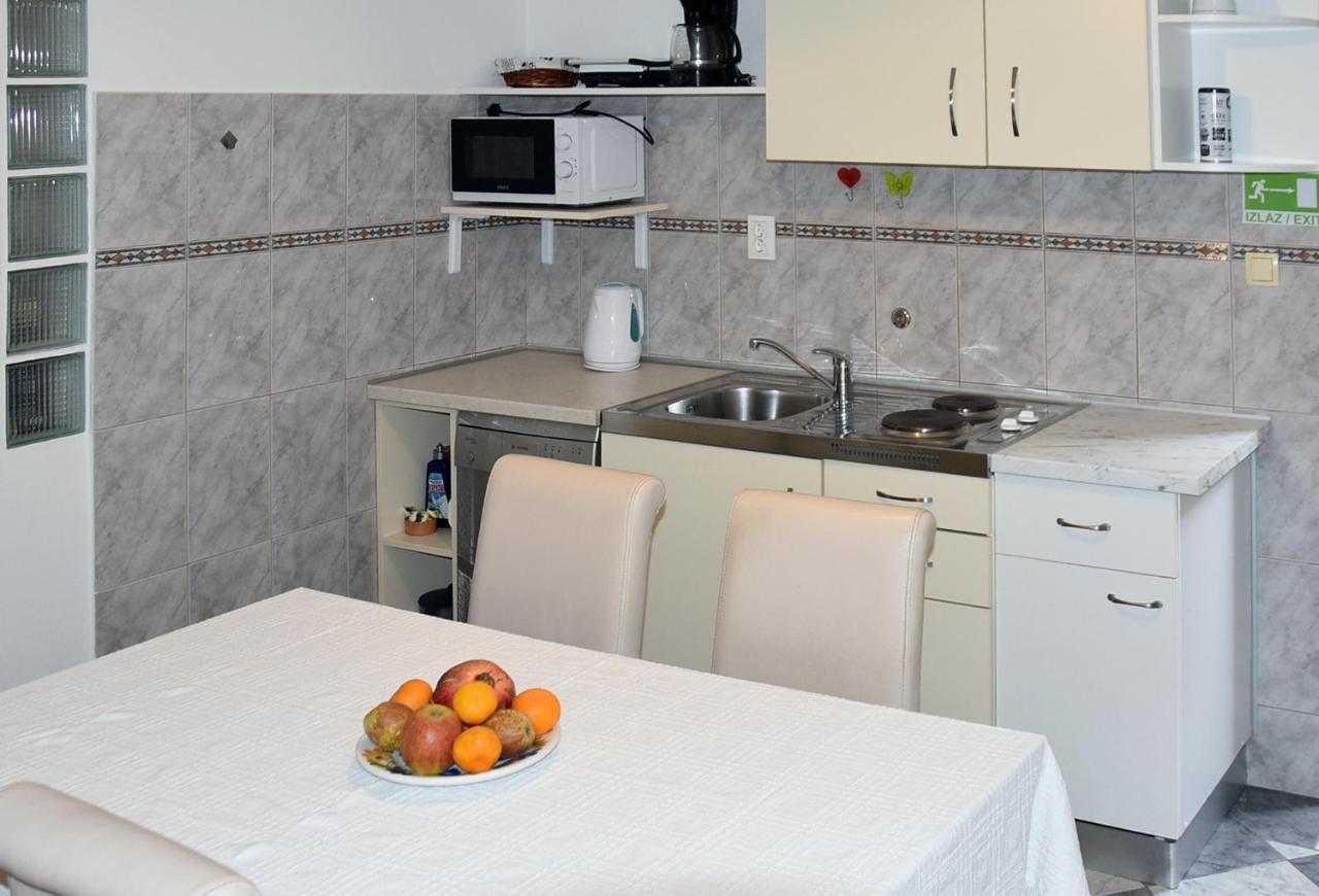 Apartments Villa White House Omiš Exterior foto